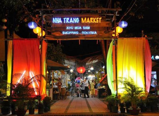 night-markets-nha-trang-vietnam-1